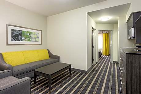 Standard Queen Room with Two Queen Beds and Mobility Accessible Tub
