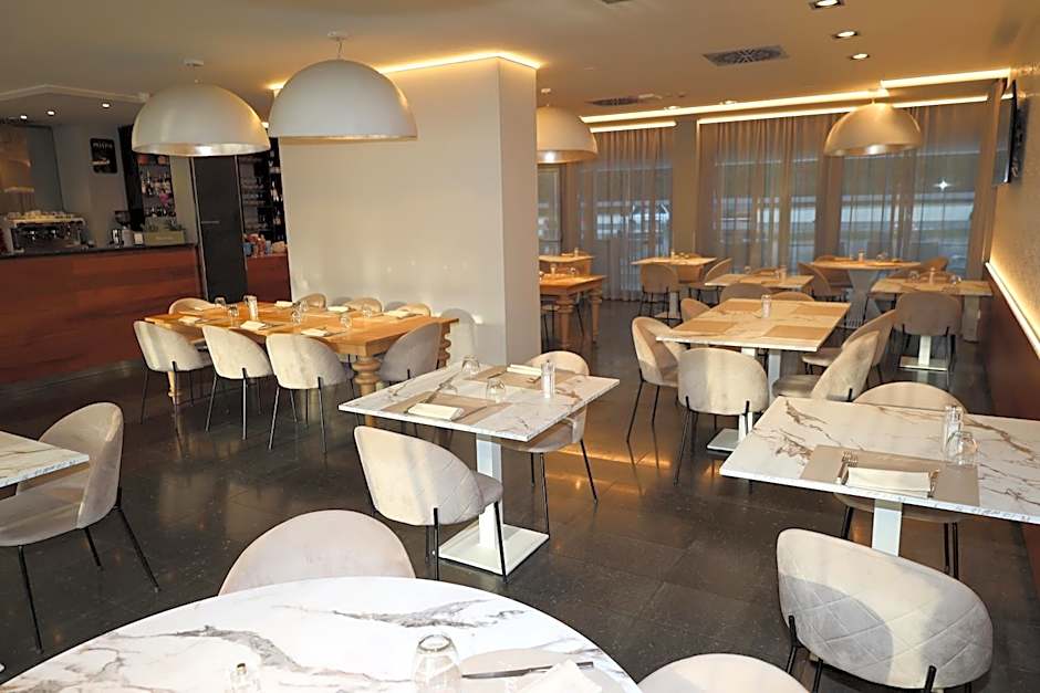 One Hotel & Restaurant