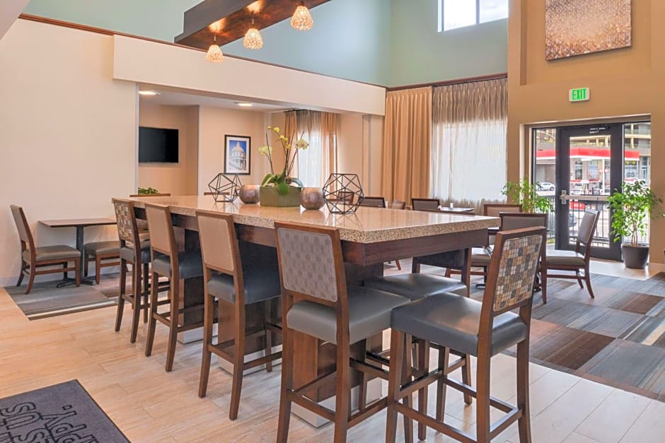 Hampton Inn By Hilton & Suites Denver-Speer Boulevard