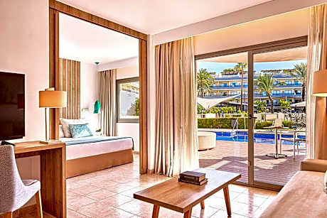 One Bedroom Suite Swim Up