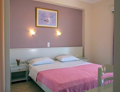 Deluxe Double Room with Side Sea View