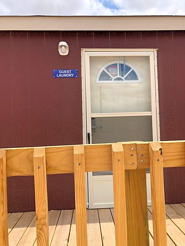 Monahans Country Inn