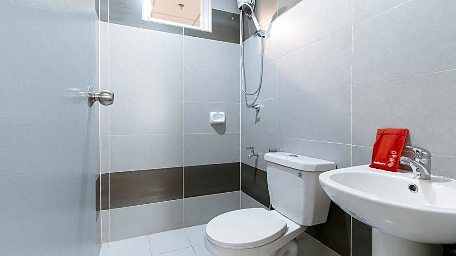 RedDoorz Plus @ Torre De Manuel Residences 1