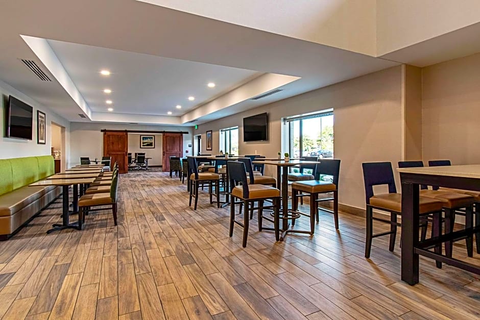 Comfort Suites Grove City - Columbus South