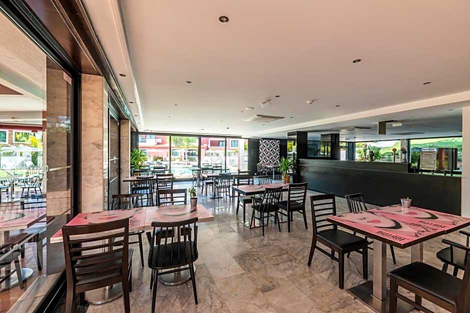 Topazio Vibe Beach Hotel & Apartments