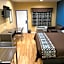 Deluxe Inn & Suites - Baytown
