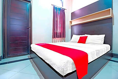 RedDoorz Plus near Isola UPI