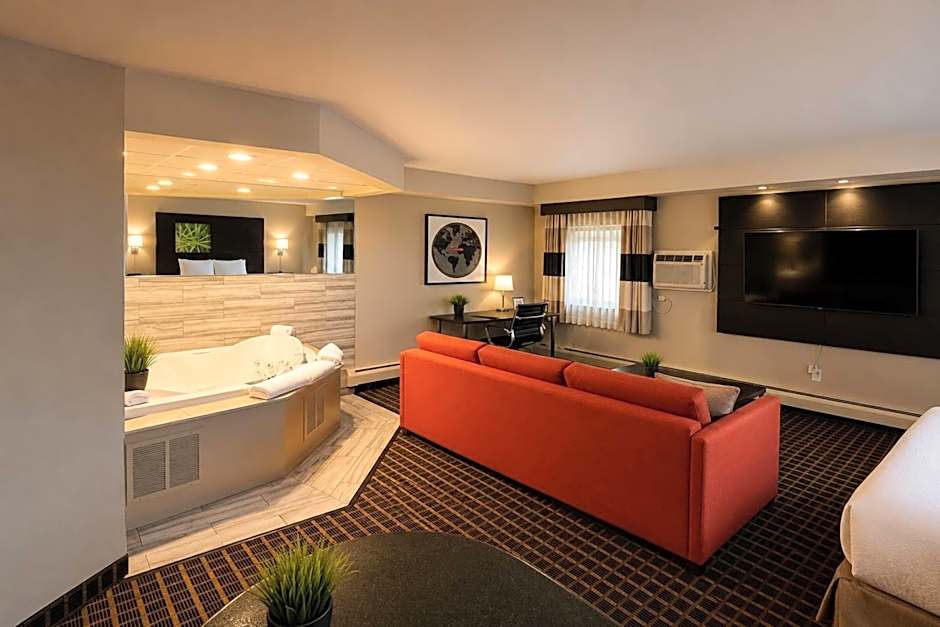 Ramada by Wyndham Minneapolis Golden Valley