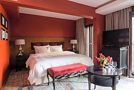 Executive Junior Suite with Courtyard View