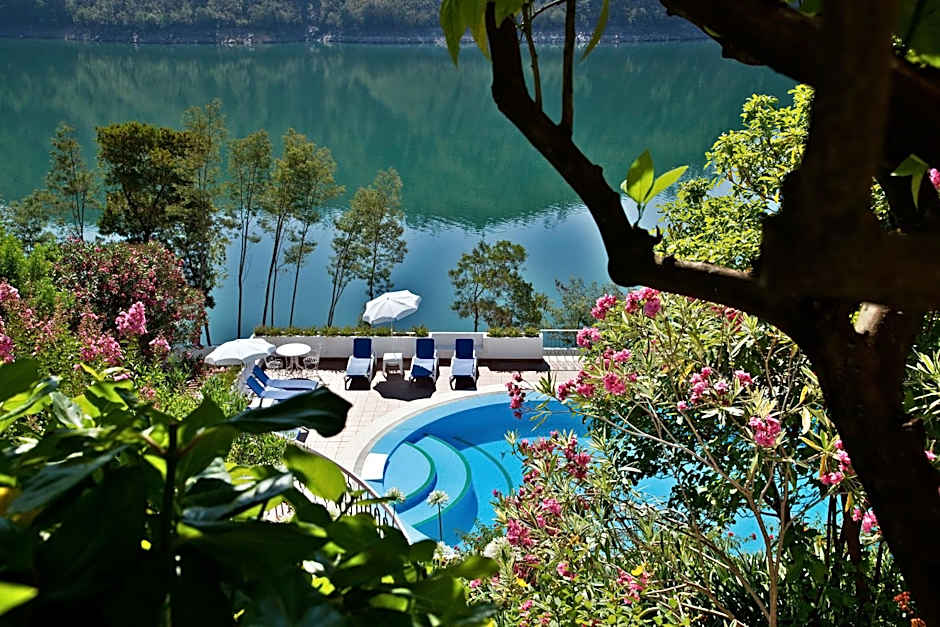 Lago Azul Eco Hotel
