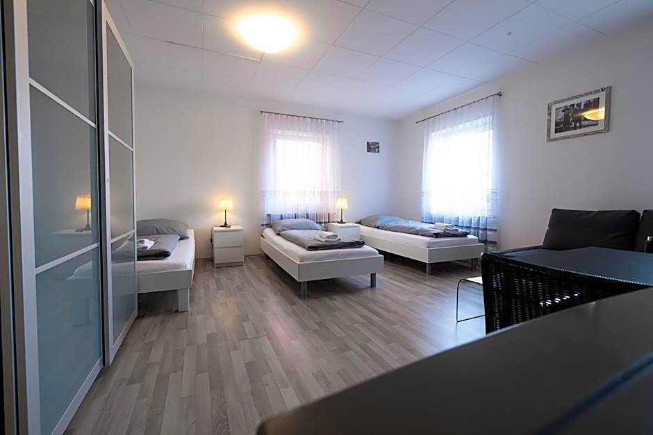 Foto 1 dari 7 — Basic Triple Room with Shared Bathroom
