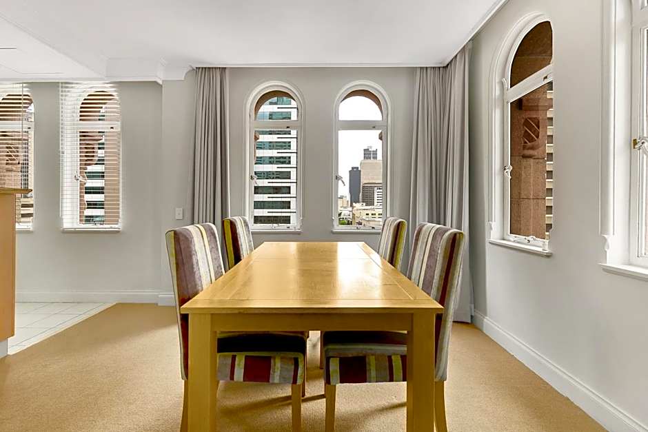 Manor Apartment Hotel