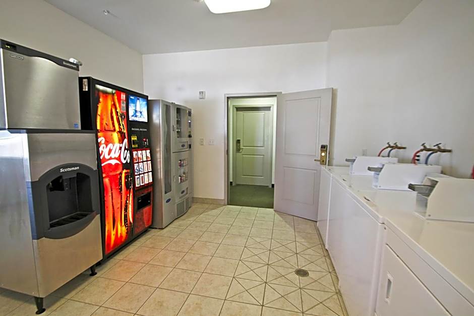 Studio 6 Bakersfield