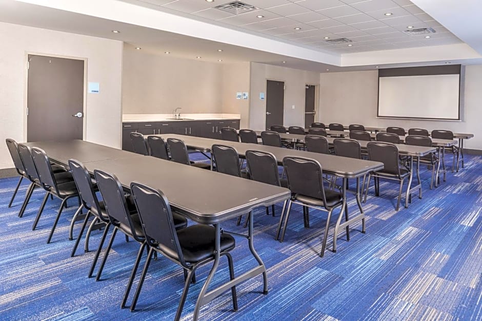 Holiday Inn Express & Suites Kansas City - Lees Summit By IHG