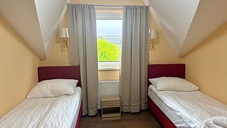 Twin Room with Private External Bathroom