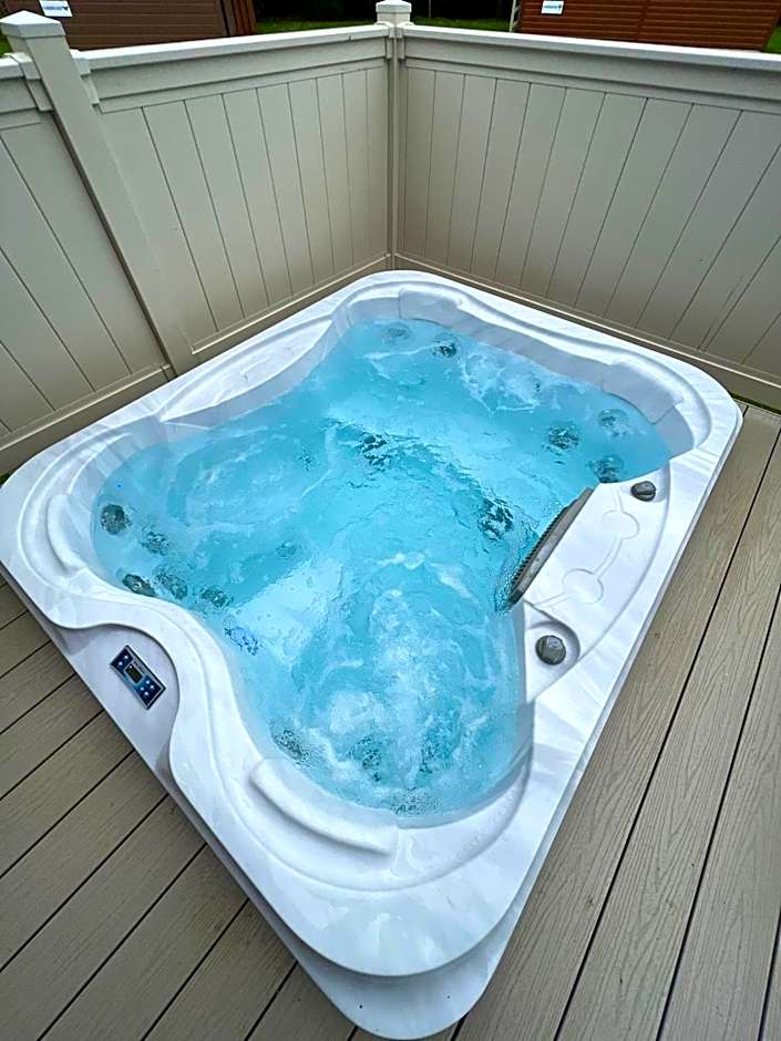 Chestnut Lodge With Hot Tub