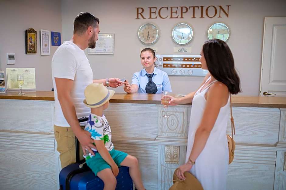 Sunny Castle Hotel - All Inclusive, Beach and Free parking