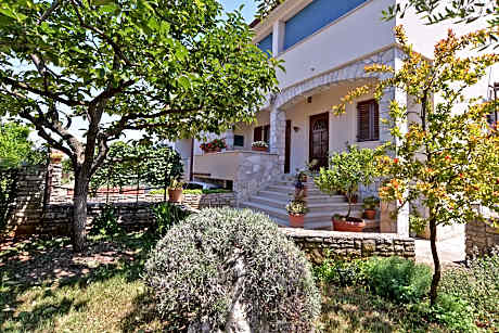 Apartment 1174