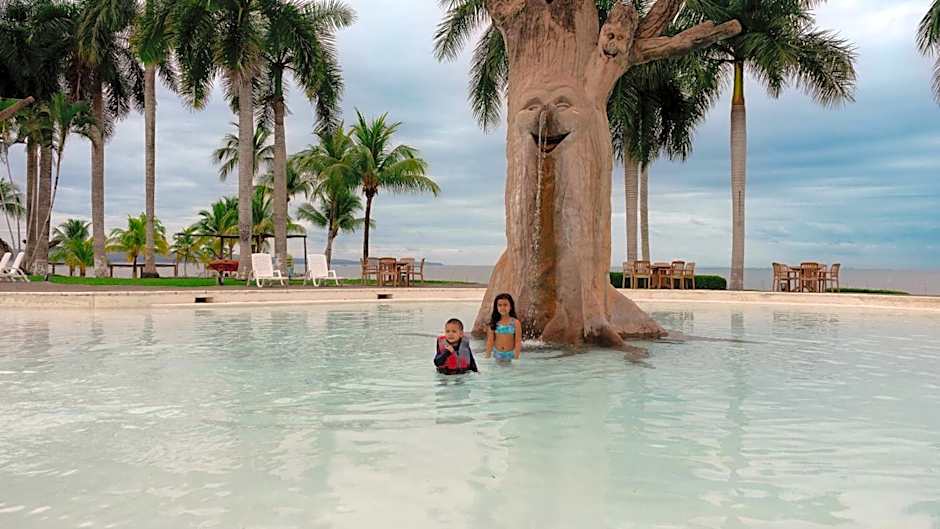 Amatique Bay Hotel