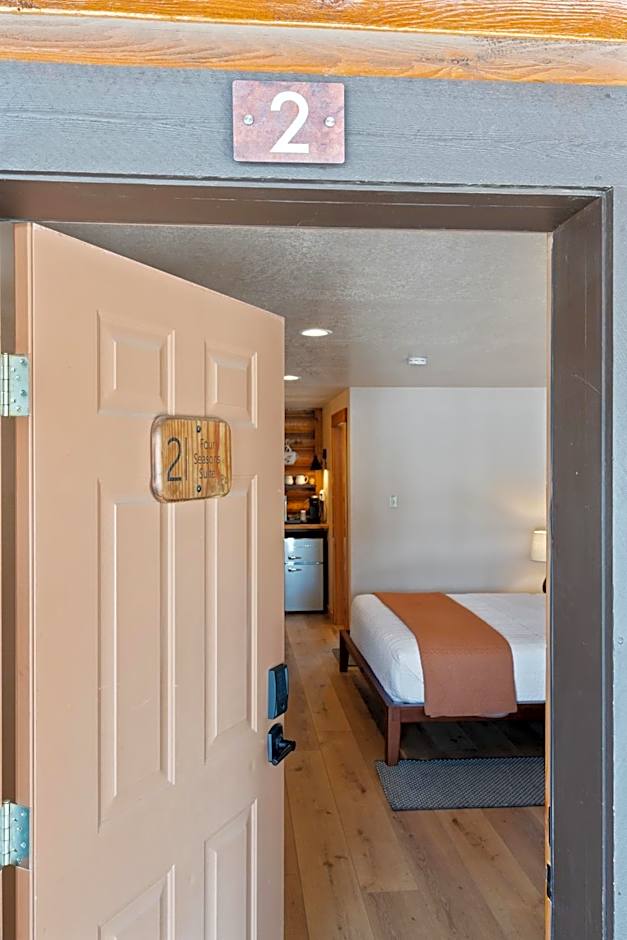 Duck Creek Village Inn