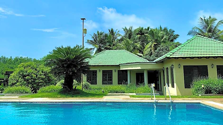 Hotel Sadhana Executive- Dapoli