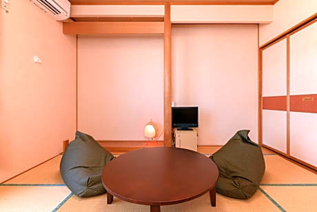 Basic Triple Room with Shared Bathroom