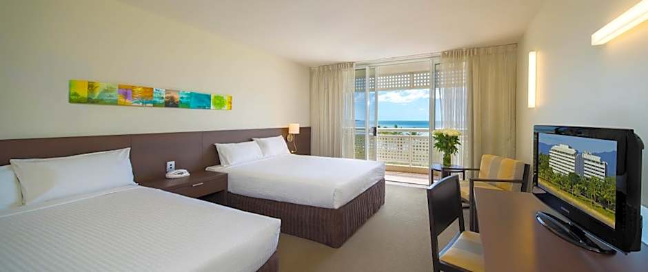 Cairns Harbourside Hotel