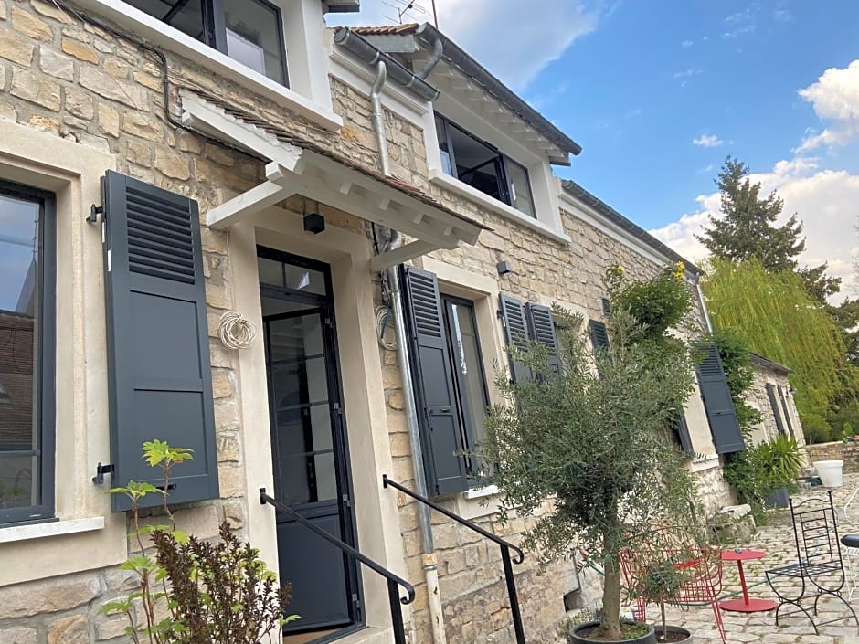 Cocon en lisière de forêt