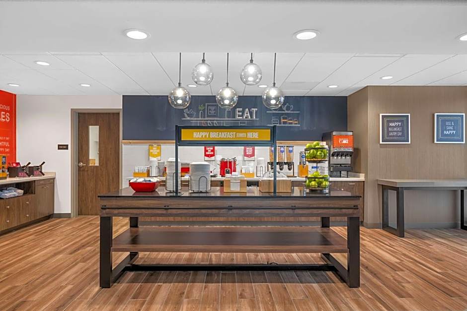 Hampton Inn & Suites Bakersfield Central