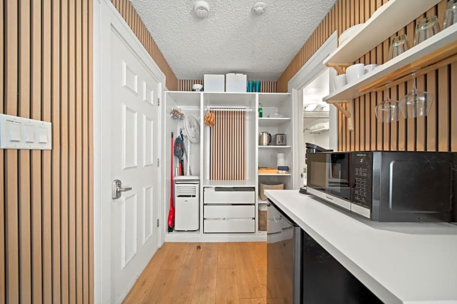 Cozy Creek Den - Updated Nov 2025