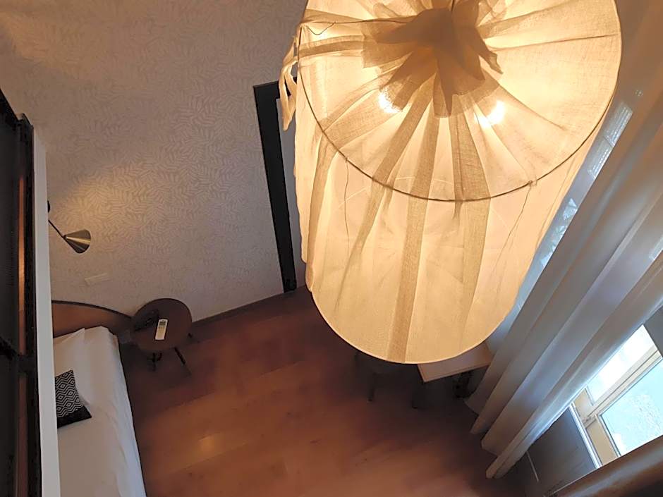 Hôtel Des Arts, Artisanal et Indépendant