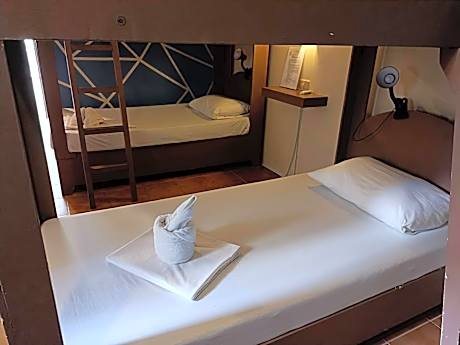 1 Bed in Male Dormitory with Shared Bathroom