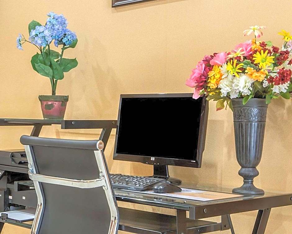 Econo Lodge Lakes Region