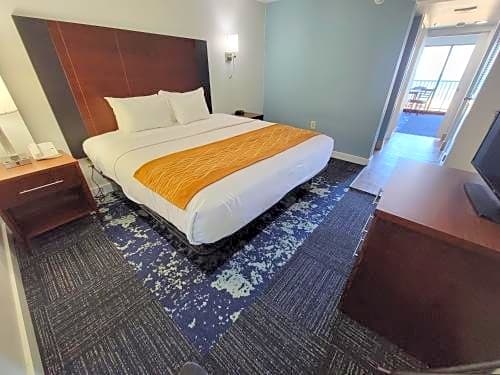 Coastal Hotel & Suites Virginia Beach - Oceanfront