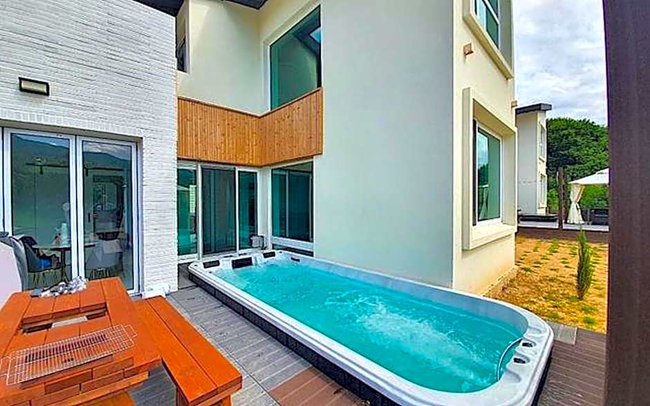 Gapyeong Pool Villa Lavelo Pension