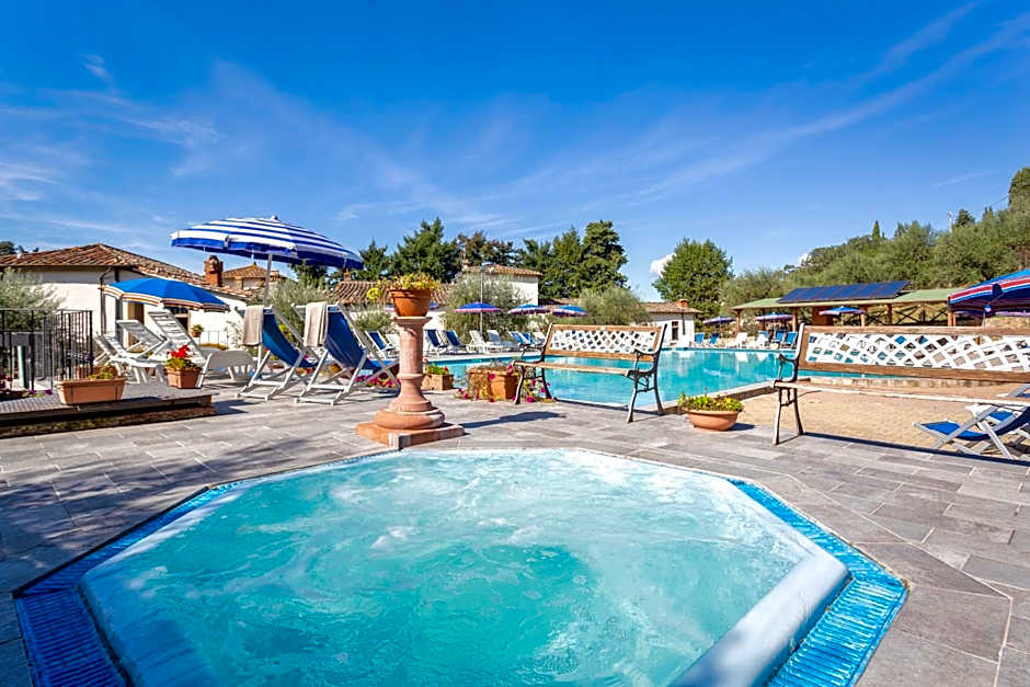 ISA-Farmhouse with swimming-pool in Chianti-area in the middle of Tuscan nature