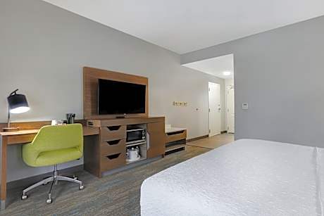 King Room with King Bed - Non-Smoking