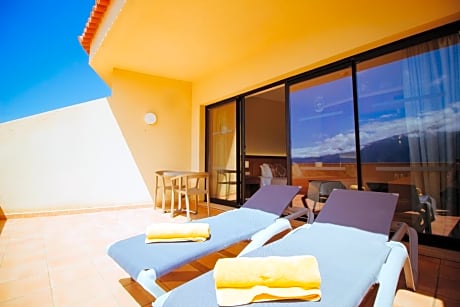 Deluxe Double Room with Balcony and Sea View