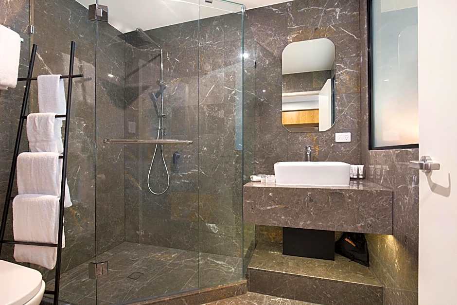 Jephson Hotel & Apartments