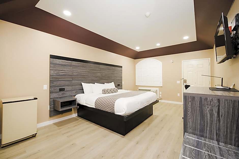 Sapphire Inn & Suites