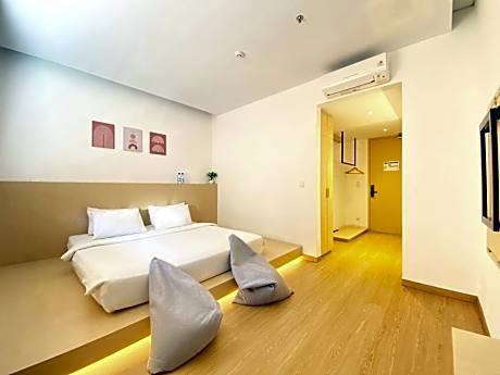 Deluxe King Room - Non-Smoking