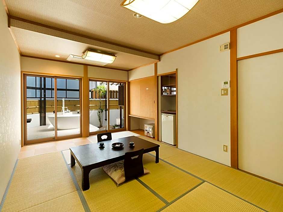 Yuraku Hotel