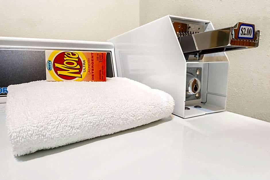 Super 8 by Wyndham Smithville/Kansas City