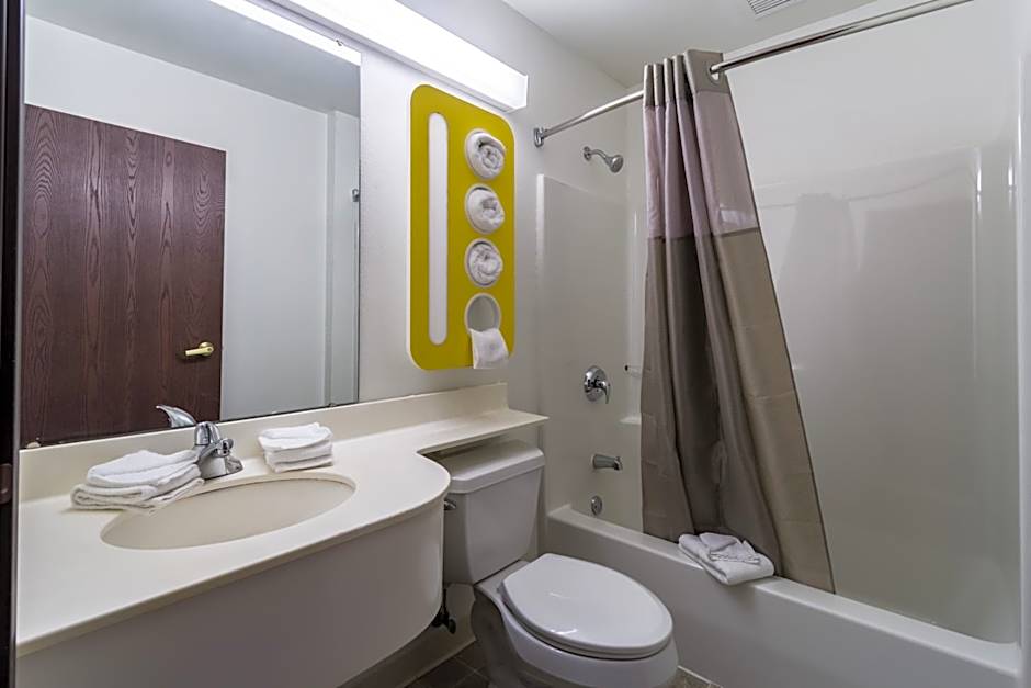 Motel 6-Huron, OH - Sandusky