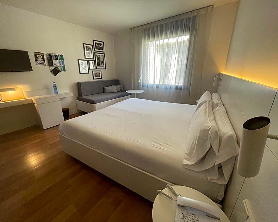 Pol & Grace Hotel