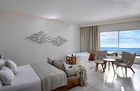 Luxury Beachfront Suite with Outdoor Jetted Tub