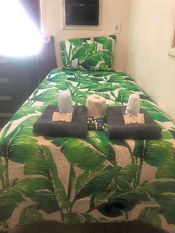 Crown Inn & Suites