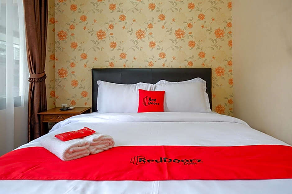 RedDoorz @ Jalan Majapahit Semarang