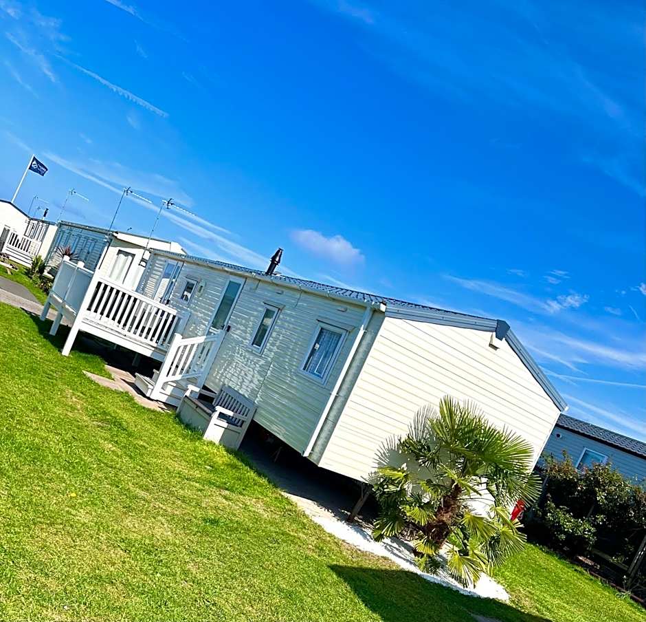 Lyons Robin Hood , Rhyl