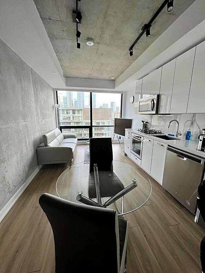 Stunning Open Layout Loft Apartment In Perfect Location
